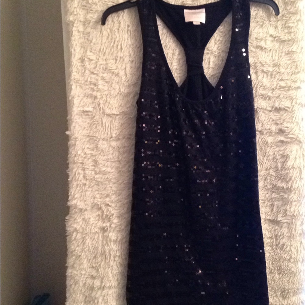 M long black tank top